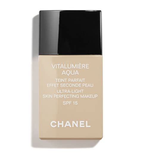 chanel vitalumière aqua ultra light.